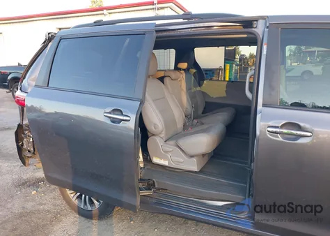 2018 Toyota Sienna Xle Premium 8 Passenger z USA, uszkodzony, nr VIN 5TDYZ3DC7JS955455